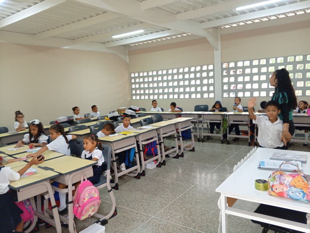 (MUNDO)  MINISTRO DE EDUCACIÓN VISITÓ LA UNIDAD  EDUCATIVA NACIONAL JOSÉ GUILLERMO RIVERO&hellip;
