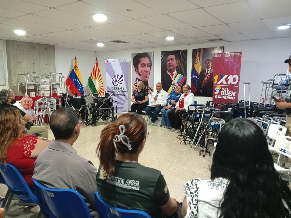 (VENEZUELA) GOBERNADOR REYES REYES ENTREGÓ 100 AYUDAS SOLICITADAS A TRAVÉS DEL 1X10…