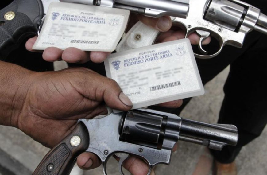 (COLOMBIA) GOBIERNO LEVANTA SUSPENSIÓN GENERAL DE LOS PERMISOS PARA PORTAR ARMAS