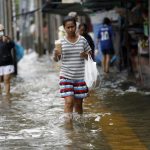 (TAILANDIA) INUNDACIONES HAN DEJADO 40 FALLECIDOS Y CIENTOS DE MILES DE AFECTADOS (+VIDEO)