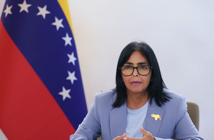 (VENEZUELA) PRESIDENTA DELCY RODRÍGUEZ ENVÍA CARTA AL PAPA LEÓN XIV PARA RESPALDAR CAUSAS ECLESIALES DEL PAÍS