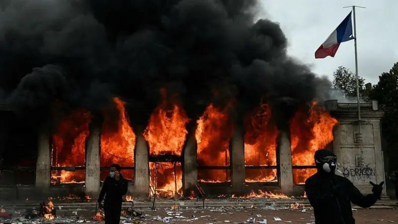 (FRANCIA) INTENSOS DISTURBIOS SE GENERAN EN PARÍS, LYON Y MARSELLA