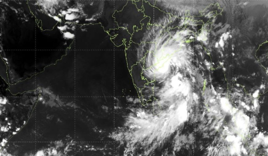 (MUNDO) INDIA ACTIVA ALERTA ROJA POR PASO DEL CICLÓN ARNAB