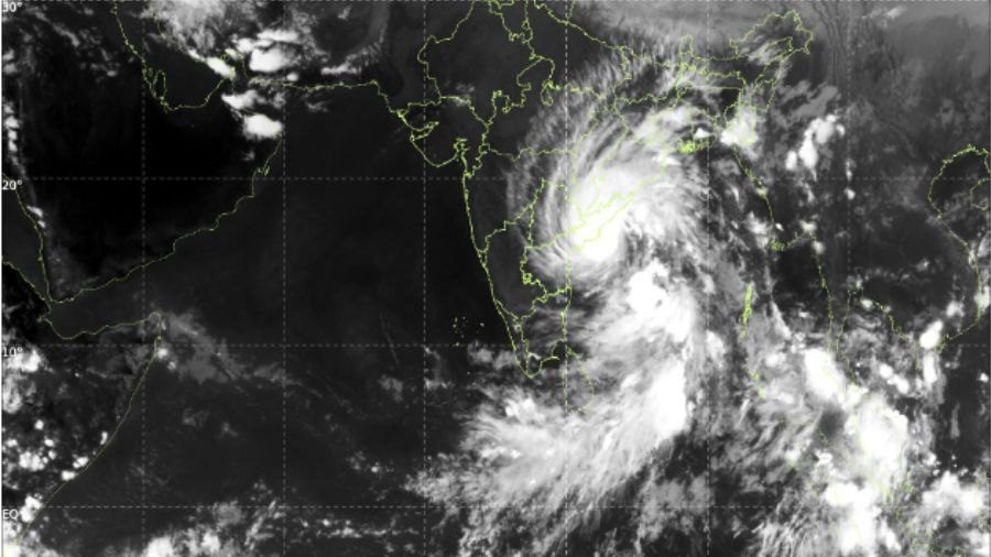 (MUNDO) INDIA ACTIVA ALERTA ROJA POR PASO DEL CICLÓN ARNAB