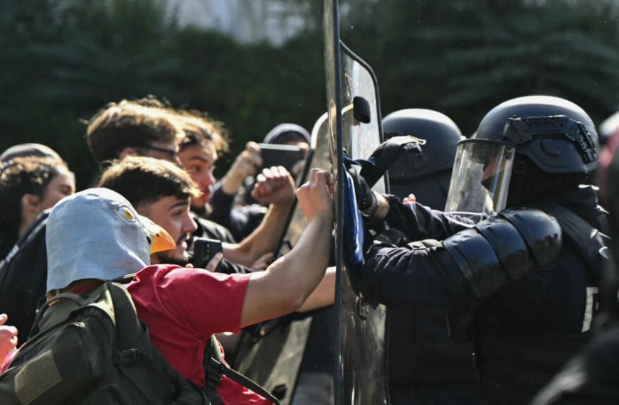 (MUNDO) DISTURBIOS EN CENTROS EDUCATIVOS EN FRANCIA DEJARON CHOQUES CON LA FUERZAS POLICIALES