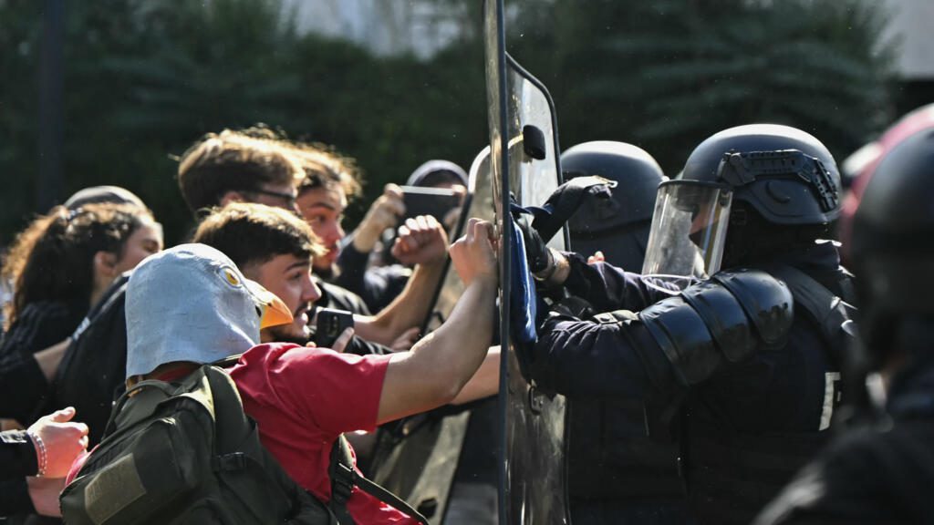 (MUNDO) DISTURBIOS EN CENTROS EDUCATIVOS EN FRANCIA DEJARON CHOQUES CON LA FUERZAS&hellip;
