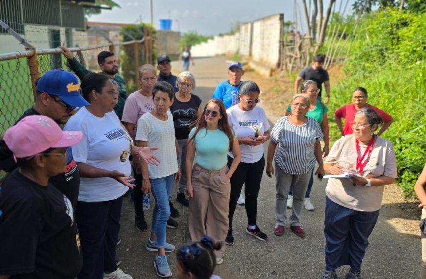 (VENEZUELA) ALCALDE DERBY GUÉDEZ APRUEBA LA CONSTRUCCIÓN DE LA CERCA PERIMETRAL EN LA ESCUELA HÉCTOR ROJAS MEZA