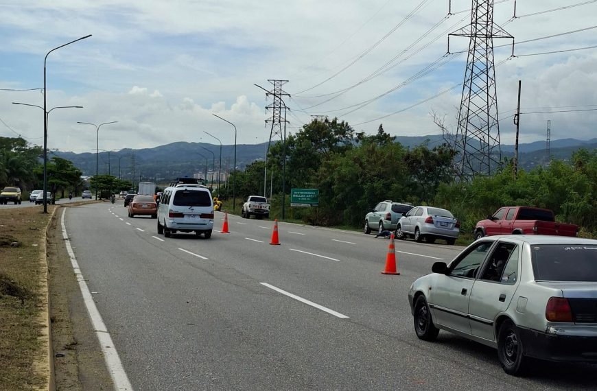 (VENEZUELA) GOBERNADOR REYES REYES INSPECCIONÓ LOS TRABAJOS DE ILUMINACIÓN Y EMBELLECIMIENTO EN LA INTERCOMUNAL BARQUISIMETO-CABUDARE Y AVENIDA RIBEREÑA