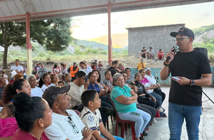 (VENEZUELA) ALCALDE YANYS AGÜERO ASUME COMPROMISOS EN LAS COMUNIDADES LA ARBOLEDA Y EL VALLE DE LA PARROQUIA CATEDRAL