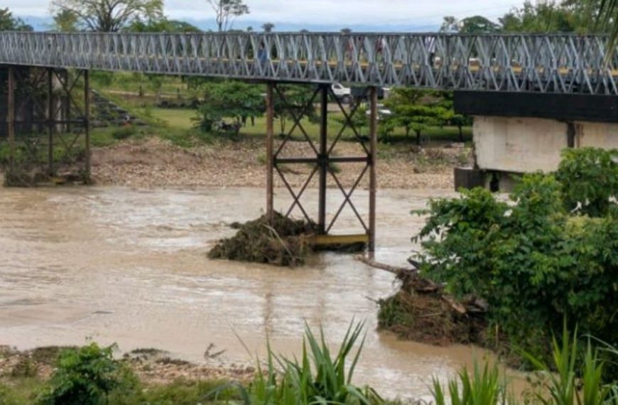 (VENEZUELA) BLOQUEAN PASO ENTRE TÁCHIRA Y APURE POR COLAPSO DEL PUENTE BURGUA DEBIDO A INTENSAS LLUVIAS