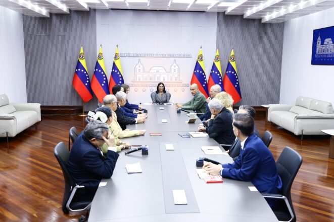 (VENEZUELA) PRESIDENTA ABORDA CONSENSOS LABORALES CON FEDECAMARAS FEDEINDUSTRIAS Y CENTRALES DE TRABAJADORES