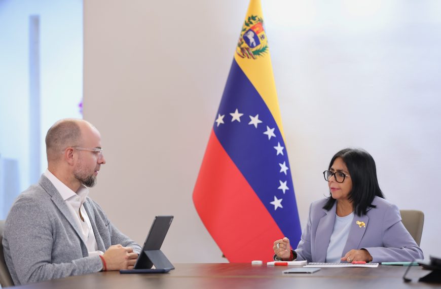 (VENEZUELA) EJECUTIVO SUSPENDE OBLIGATORIEDAD DE LA MÁQUINA FISCAL Y RECORTA PADRÓN DE CONTRIBUYENTES ESPECIALES