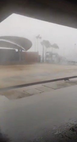 (VENEZUELA) TEMPORAL ELÉCTRICO CON RÁFAGAS DE VIENTO IMPACTAN FUERTEMENTE A BARCELONA