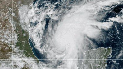 (EEUU) EL HURACÁN ISAÍAS DEJA AL MENOS CUATRO VÍCTIMAS MORTALES EN SU…