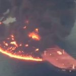 (IRÁN) SUPERPETROLERO IMPACTA UNA MINA Y TERMINA EN LLAMAS