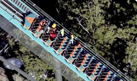 (EEUU) UN FALLECIDO Y VARIOS HERIDOS TRAS UN ACCIDENTE EN MONTAÑA RUSA…