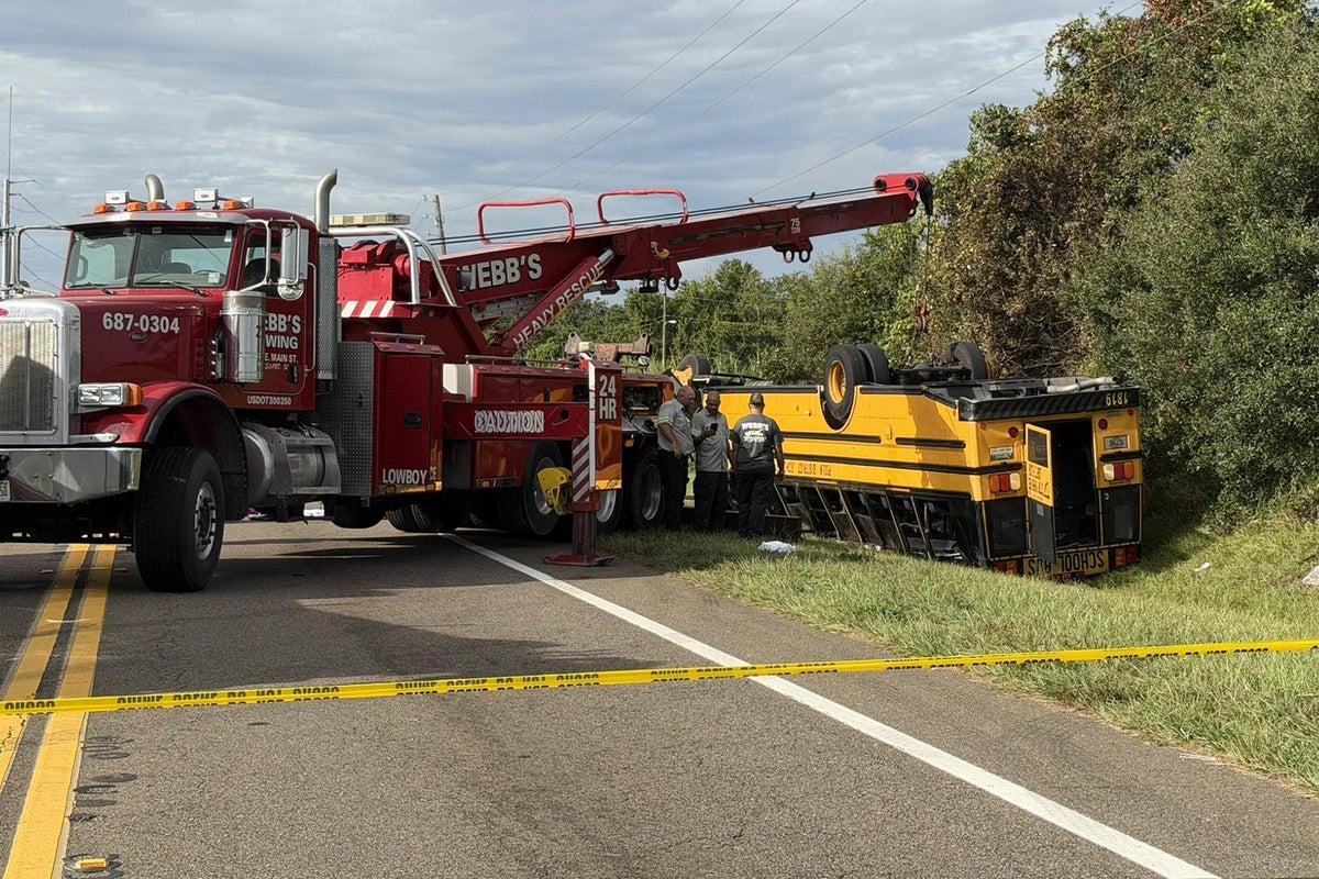(EEUU) GRAVE ACCIDENTE DE AUTOBÚS ESCOLAR EN FLORIDA DEJA DOS MUERTOS