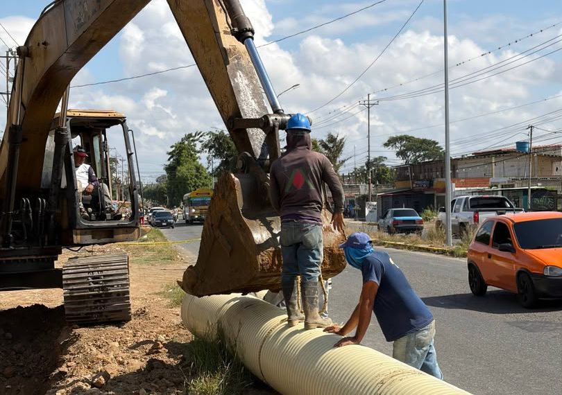 (VENEZUELA) ALCALDÍA DE IRIBARREN E HIDROVEN CONTINÚAN SUSTITUCIÓN DE 450 METROS DE COLECTOR DE AGUAS SERVIDAS EN LA INTERCOMUNAL EL CUJÍ – TAMACA