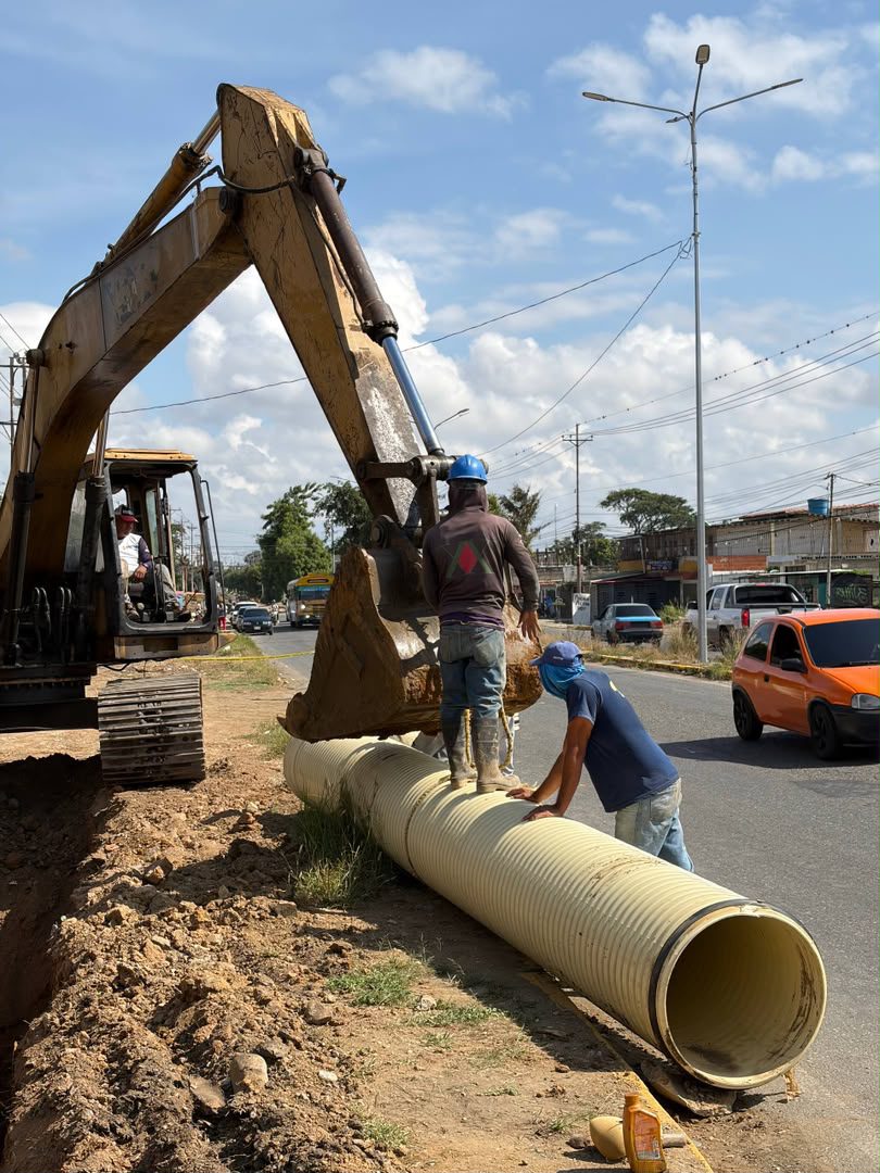 (VENEZUELA) ALCALDÍA DE IRIBARREN E HIDROVEN CONTINÚAN SUSTITUCIÓN DE 450 METROS DE…