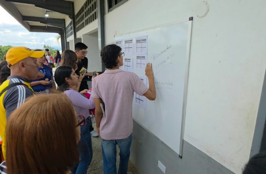 (VENEZUELA) 368 ESTUDIANTES INICIAN CLASES EN LA UPTAEB DE LA ALDEA JHOSSELY RUÍZ PIÑERO EN PALAVECINO
