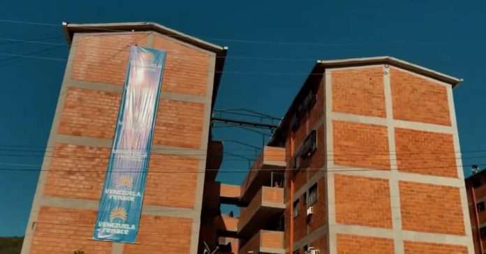 (VENEZUELA) ENTREGAN 218 VIVIENDAS RECUPERADAS EN LA GUAIRA