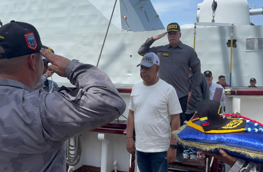 (VENEZUELA) GOBERNADOR REYES REYES VISITÓ EL BUQUE ESCUELA «SIMÓN BOLÍVAR» EN PUERTO CABELLO