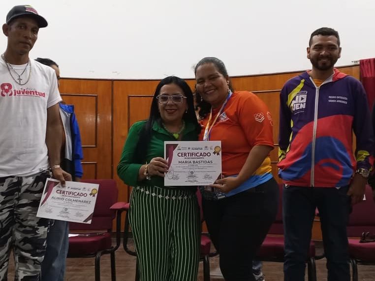 (VENEZUELA) PRESIDENTA DEL FONFIP ACOMPAÑÓ ENTREGA DE CERTIFICADOS DE TALLERES DEL MINISTERIO DE LA JUVENTUD EN LARA