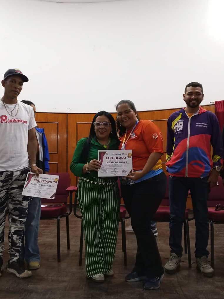 (VENEZUELA) PRESIDENTA DEL FONFIP ACOMPAÑÓ ENTREGA DE CERTIFICADOS DE TALLERES DEL MINISTERIO…