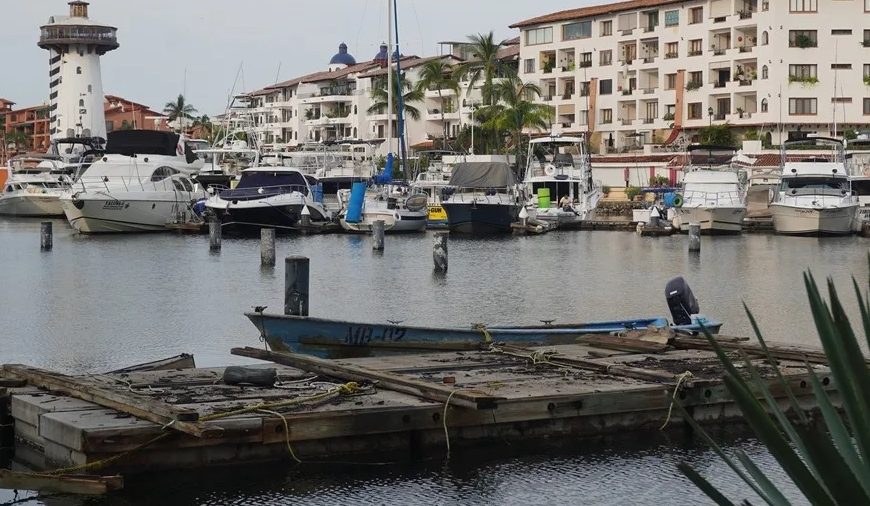 (EEUU) HURACÁN SIMÓN DE CATEGORÍA 4 SE APROXIMA A LAS COSTAS MEXICANAS