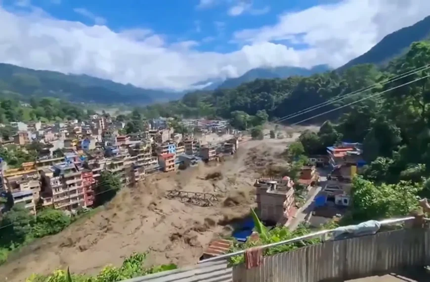 (NEPAL) NUEVAS INUNDACIONES DEJAN DESAPARECIDOS Y GRAVES PÉRDIDAS MATERIALES (+VIDEO)